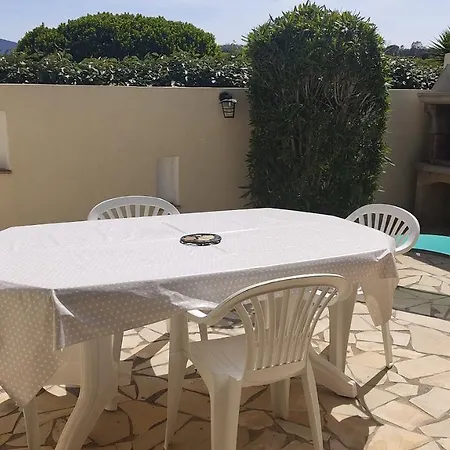 Mas Dans Avec Grande Piscine كوغولين